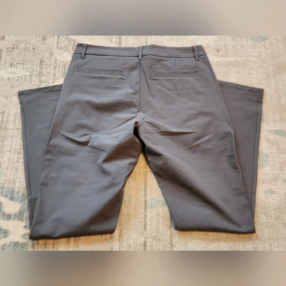 Mens Taylrd Pants. Gray. Size 32x32. NWT.